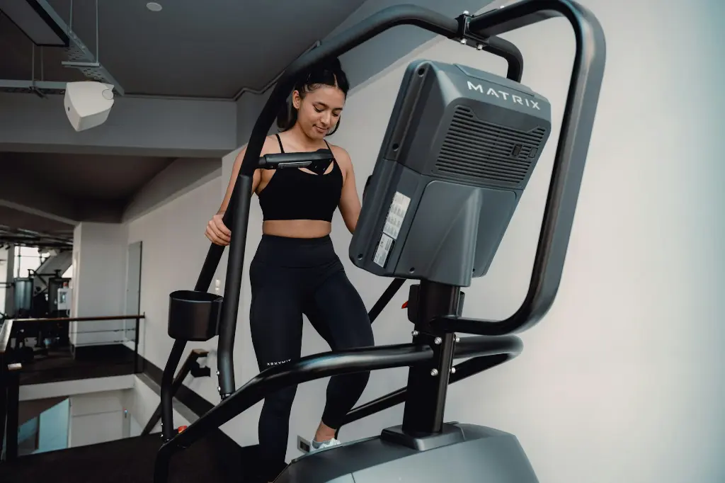 unsplash_RzI-idjc8RQ_treadmill.webp
